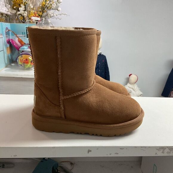 UGG Toddlers Classic II Boot Size 9 - Picture 3 of 5